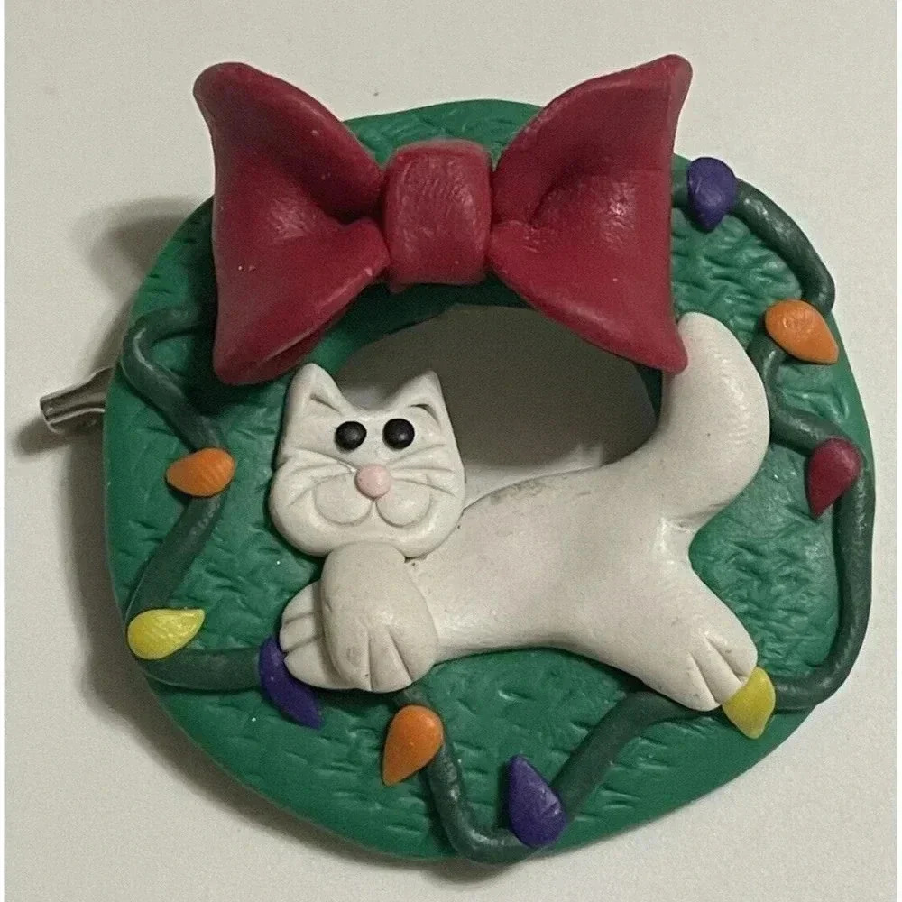 Vintage Cat Mouse Wreath Brooch Pin Christmas Holiday